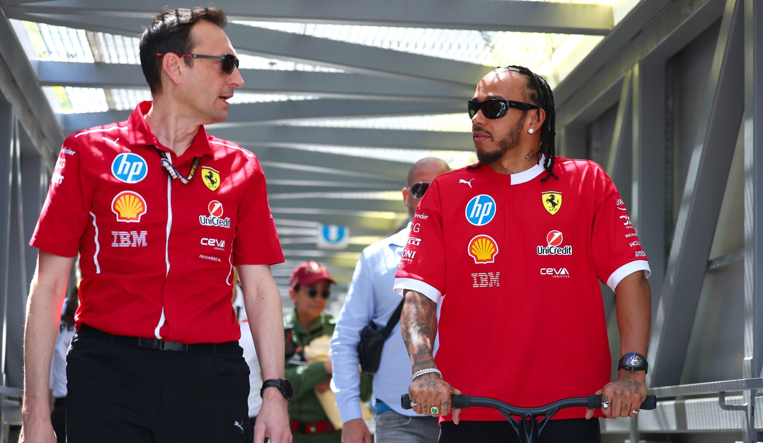 Hamilton desmiente tensiones con su ingeniero en Ferrari