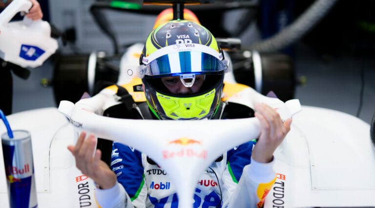 Isack Hadjar sorprende en F1 Racing Bulls lo retiene