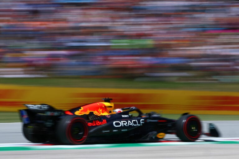 Kimi Antonelli Retires Piastri Leads Pit Drama in Spain