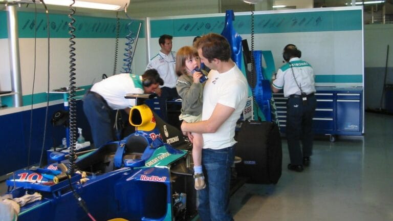 La Frentzen revive la F1 con su padre en Silverstone