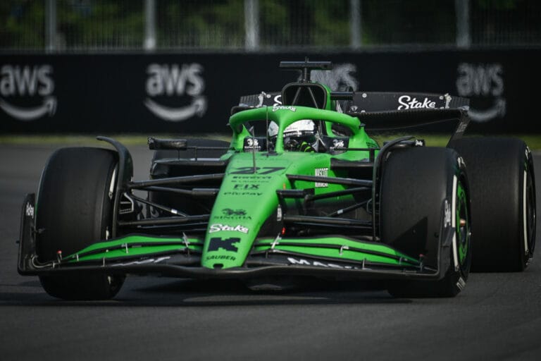 Piastri y Hlkenberg chocan en la Pared de los Campeones