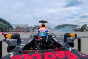 Verstappen deslumbra en Salzburgo con showrun y donuts