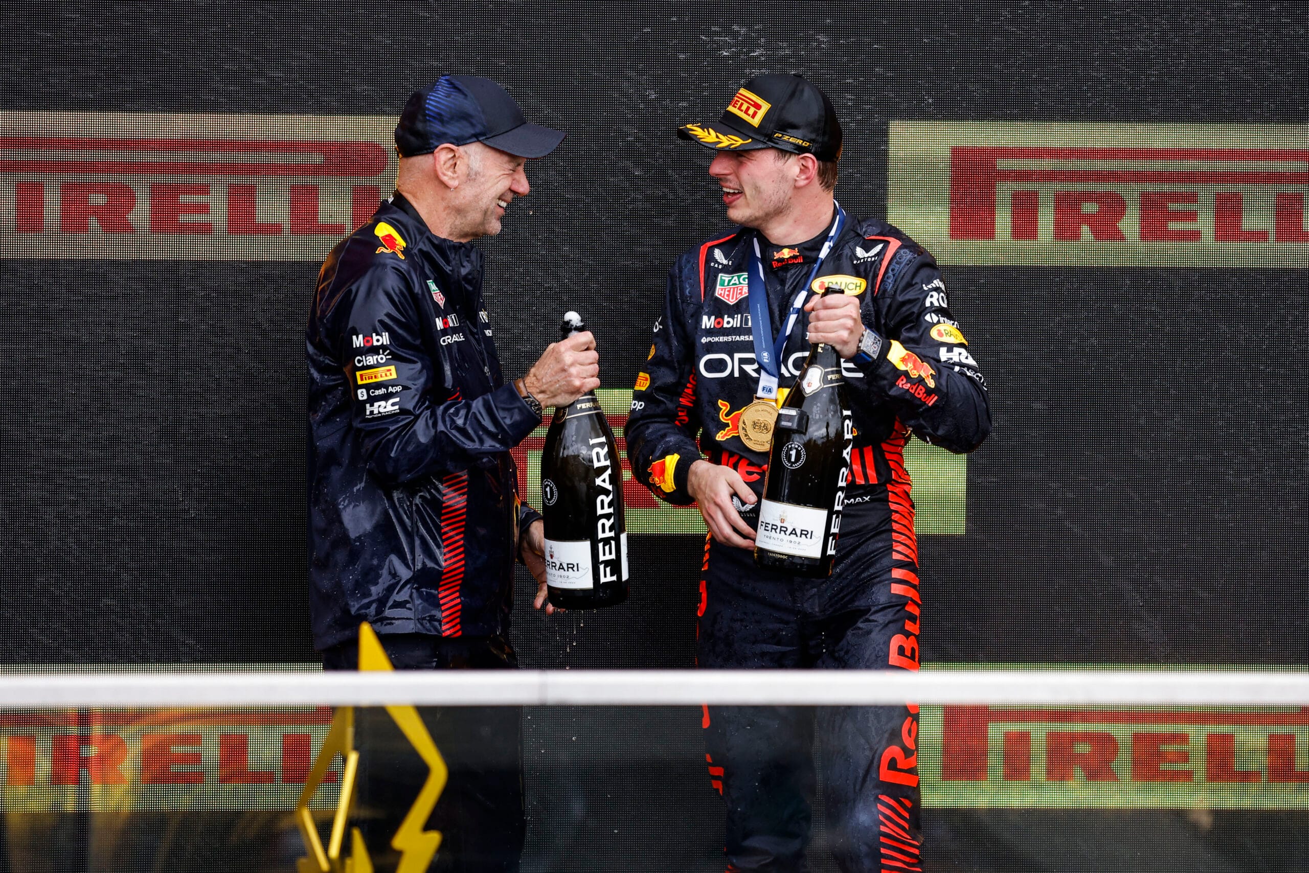 Verstappen observa a Newey en Aston Martin para 2024