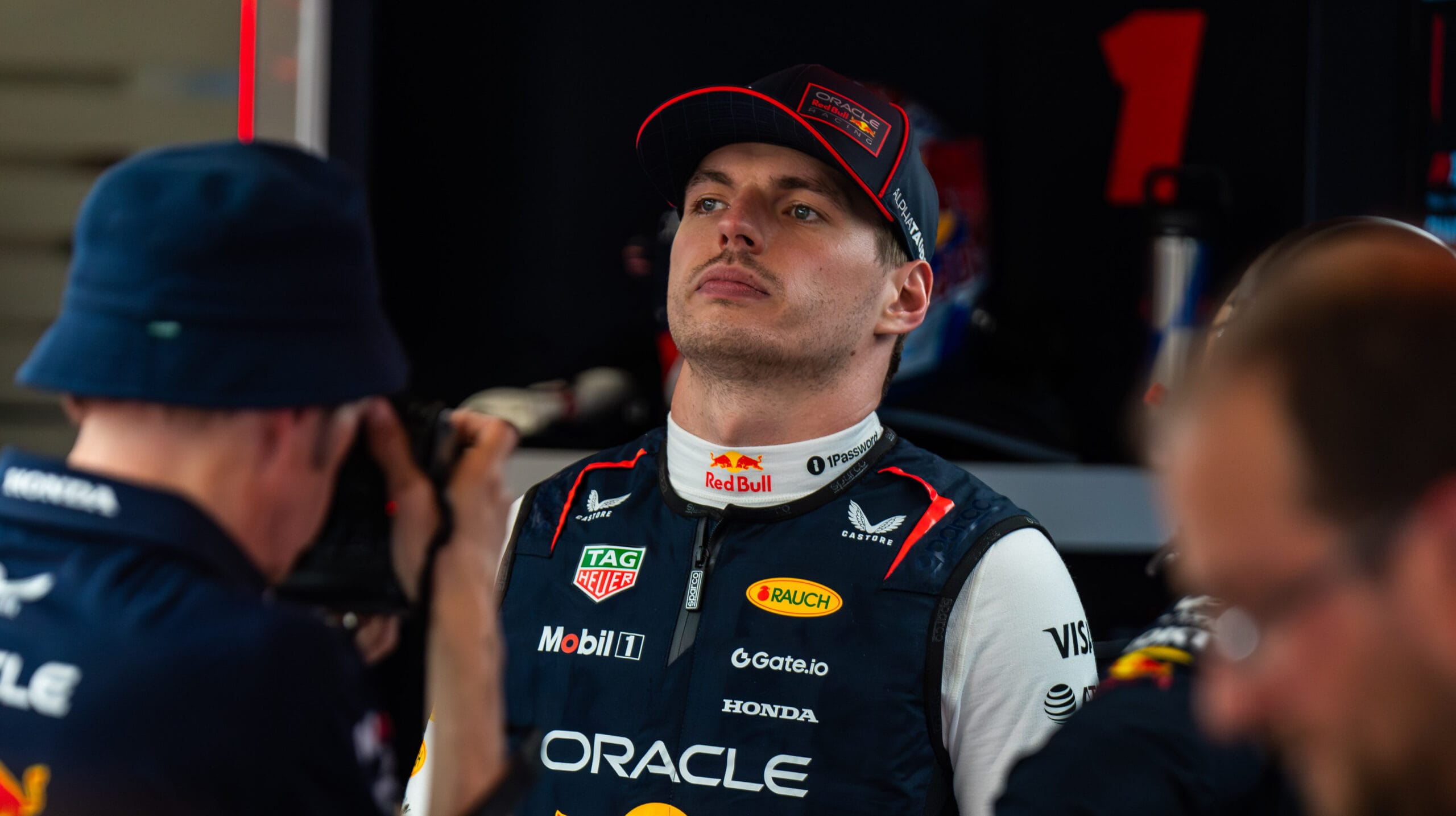 Verstappen penalizado tras choque con Russell en Espaa