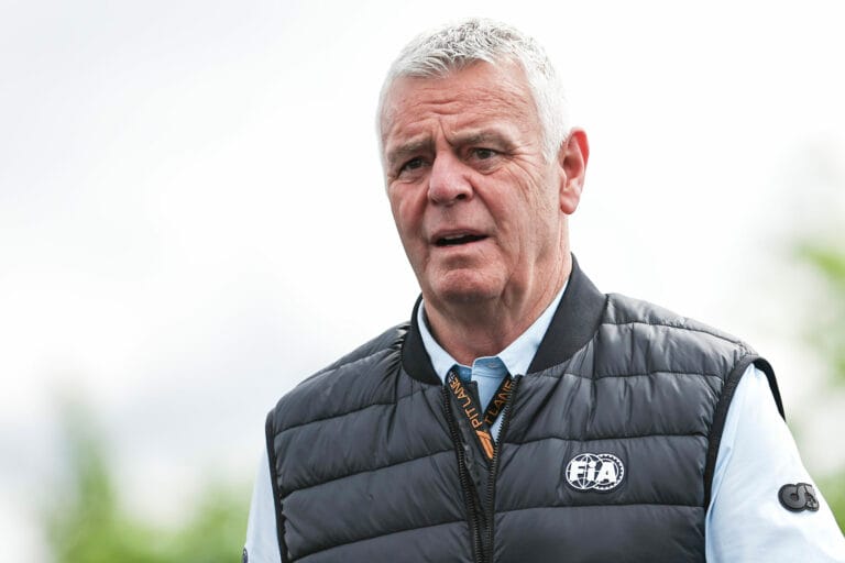 Warwick suspendido por comentarios sobre Verstappen