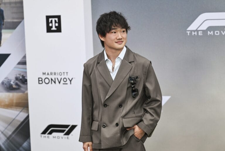 Yuki Tsunoda sorprendido por Brad Pitt en Nueva York
