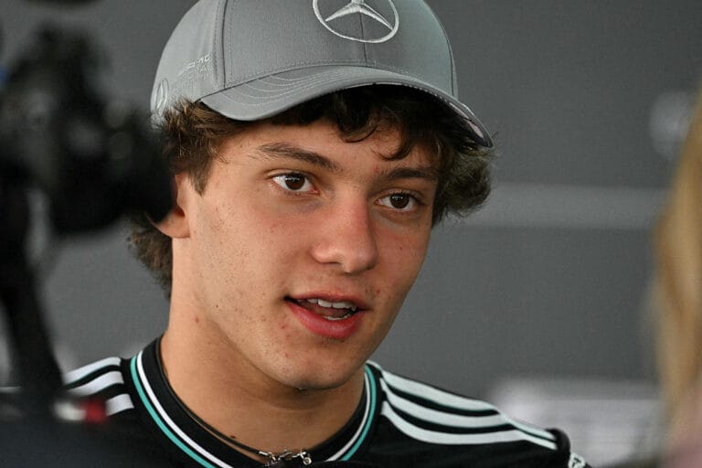 Antonelli admite culpa tras choque con Verstappen en Austria
