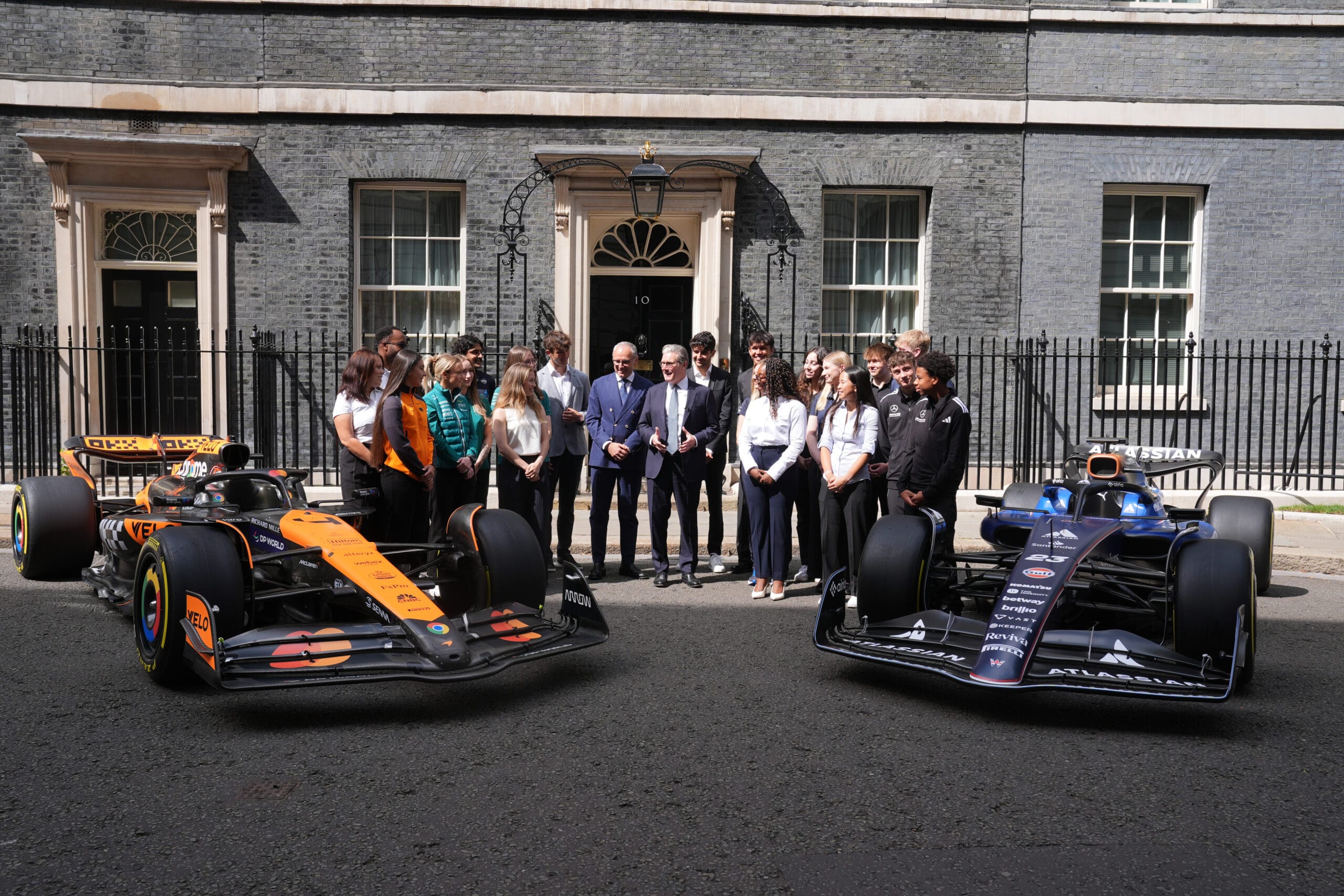 F1 celebra 75 aos en Downing Street con Starmer