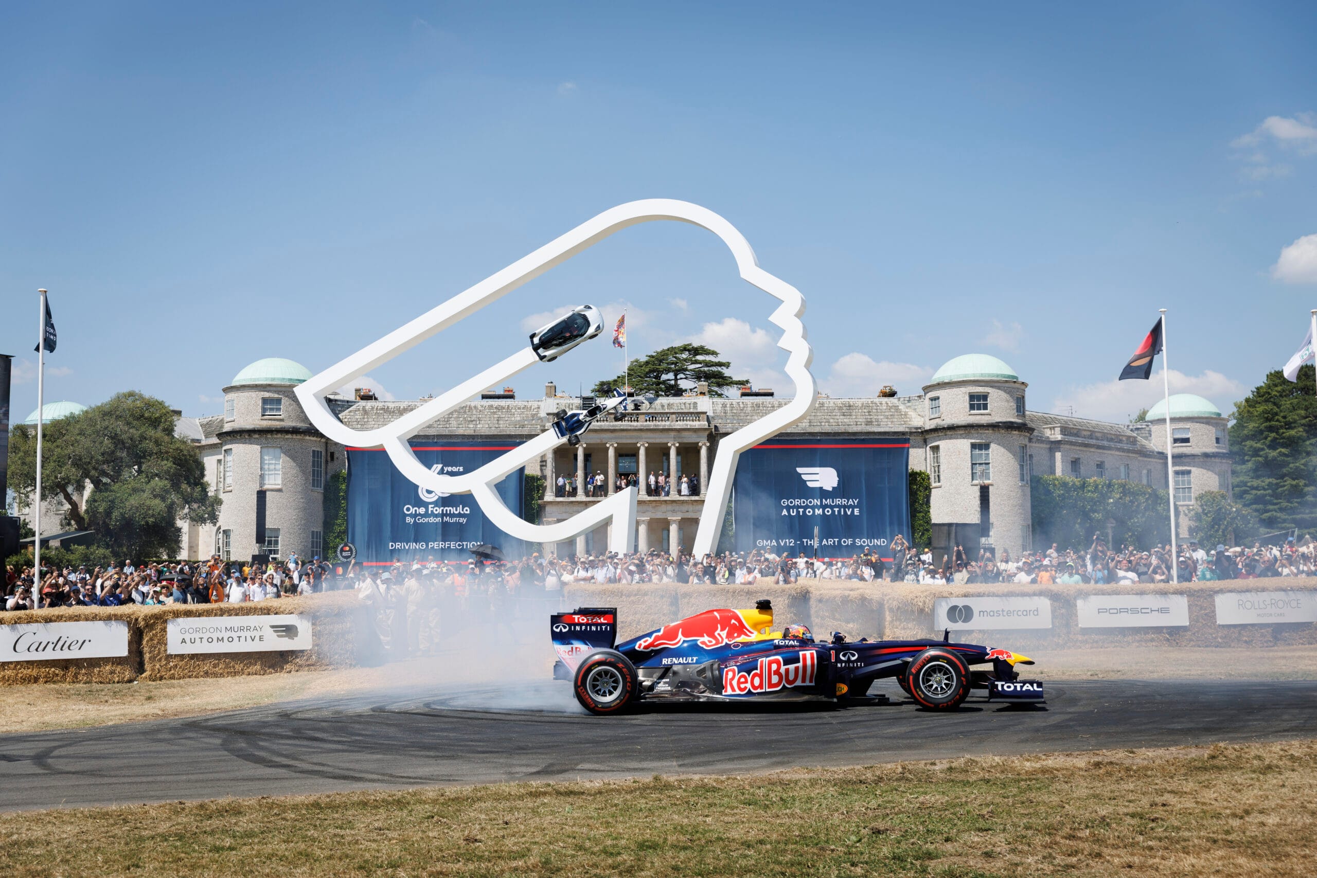 Haas celebra 10 aos en Goodwood con Bottas y Alpine
