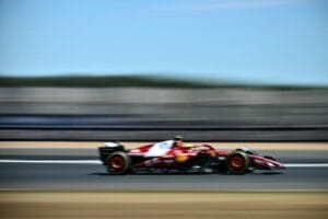 Hamilton lidera en Silverstone Verstappen lucha dcimo