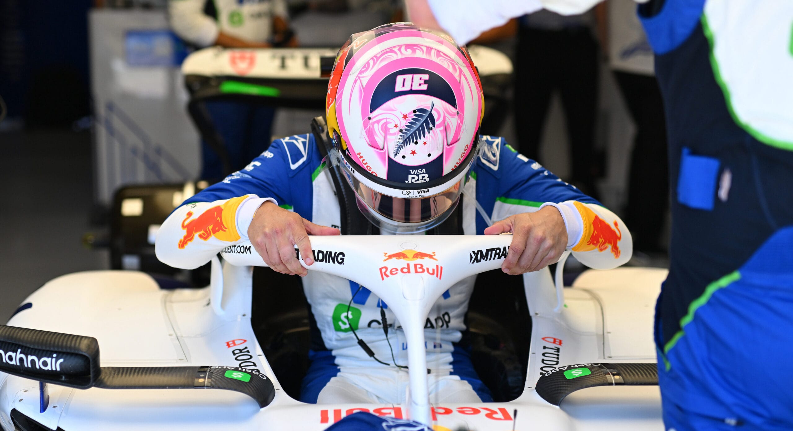 Liam Lawson desafa crticas de Zak Brown antes de Silverstone