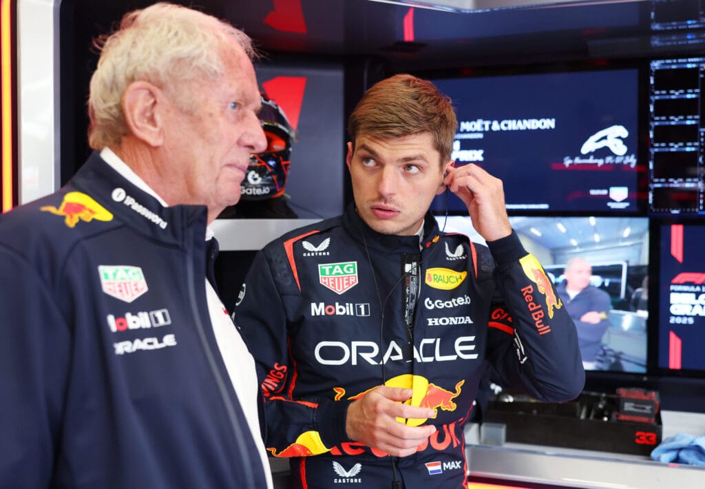 Max Verstappen Stays with Red Bull Until 2026