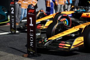 Norris y Piastri lideran en Spa Verstappen al acecho