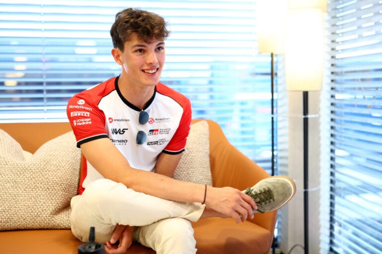 Oliver Bearman brilla en su debut F1 con Haas