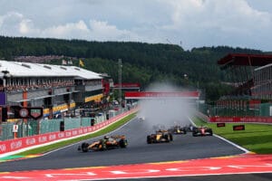 Piastri Leads Norris at Spa After Safety Car Exit