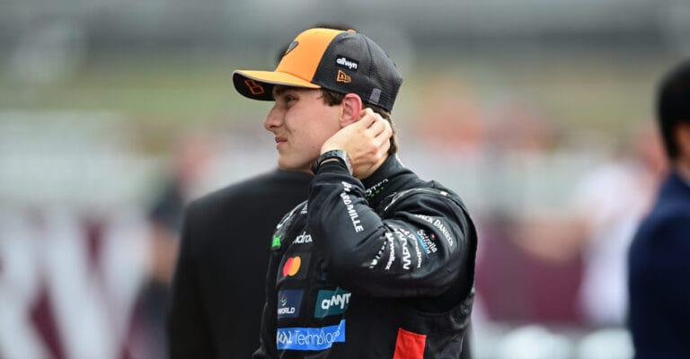 Piastri penalizado en Silverstone Norris gana para McLaren