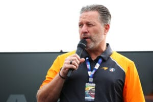 Verstappen a Mercedes: Zak Brown lo ve aterrador