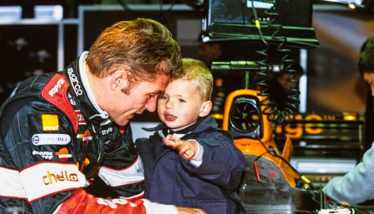 Verstappen aora el rugido de los motores V8 en F1