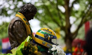 Verstappen brilla en Imola evocando el espritu de Senna