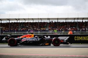 Verstappen busca victoria en Silverstone con clima fro