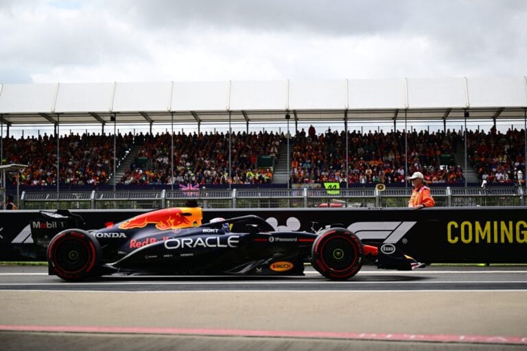 Verstappen busca victoria en Silverstone con clima fro