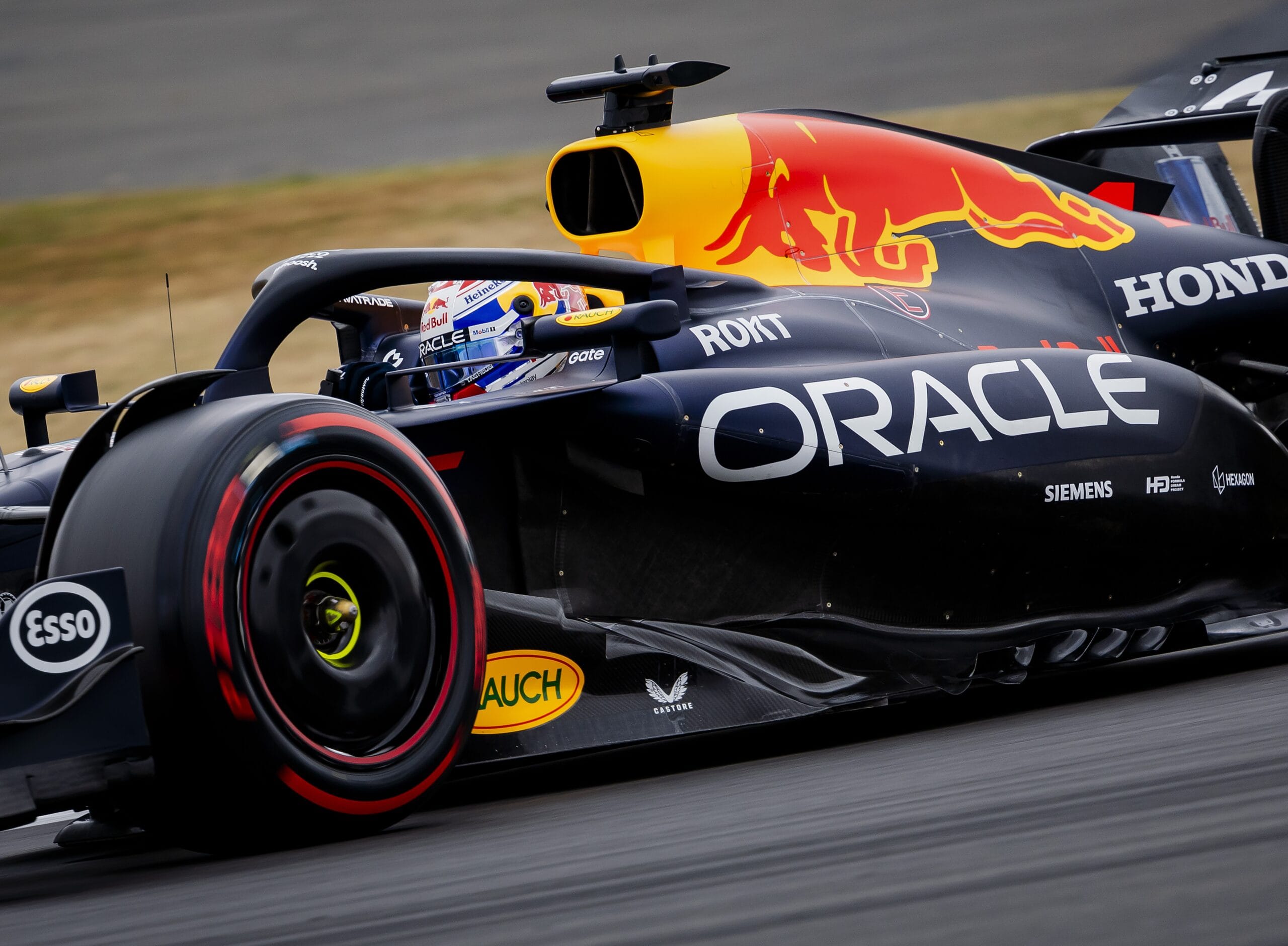Verstappen logra la pole en Gran Bretaa Piastri sorprende