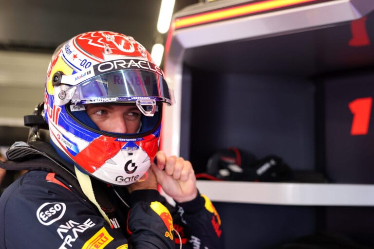 Verstappen lucha con el viento en Silverstone