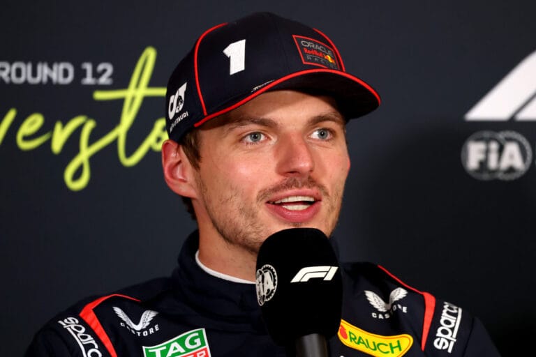 Verstappen sorprende con pole en Silverstone