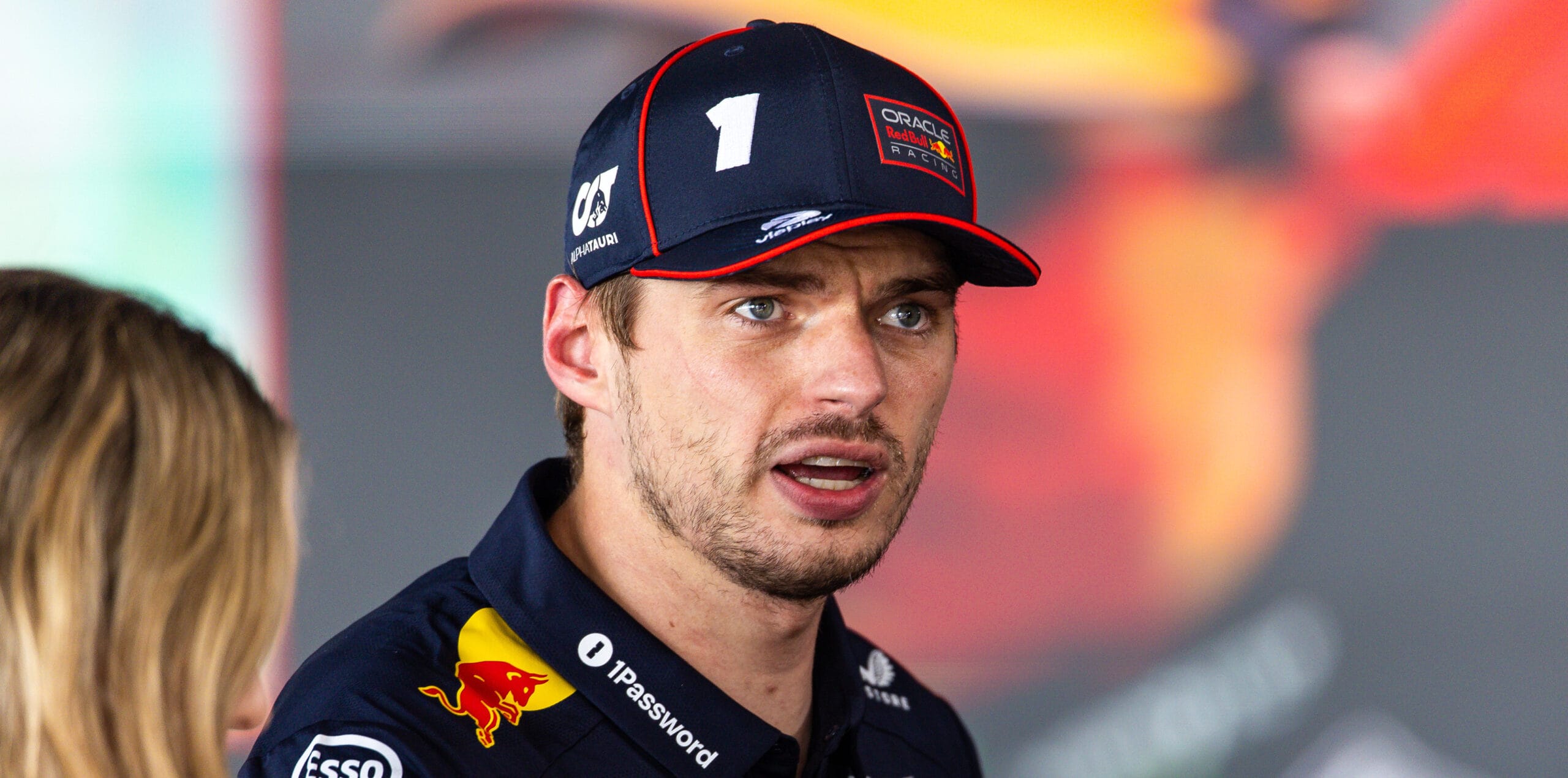 Verstappen sorprendido por sancin a Piastri en Silverstone