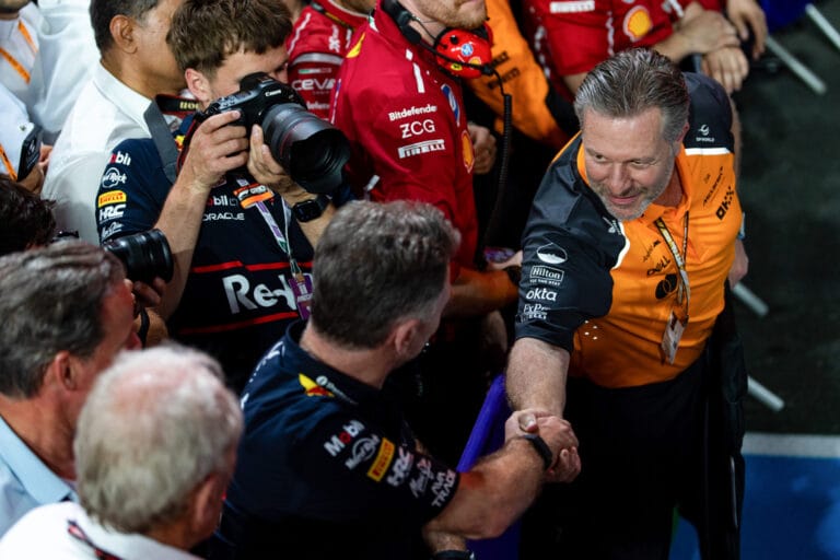 Zak Brown espera regreso de Horner al automovilismo