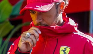 Hamilton se autodenomina intil Russell responde