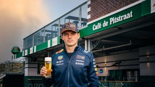 Max Verstappen inaugura caf Heineken en Zandvoort