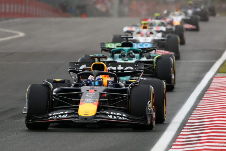 McLaren enfrenta desafos Ferrari y Verstappen al acecho