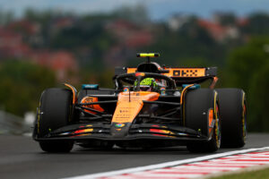 Norris lidera en Hungra Verstappen sufre en P14
