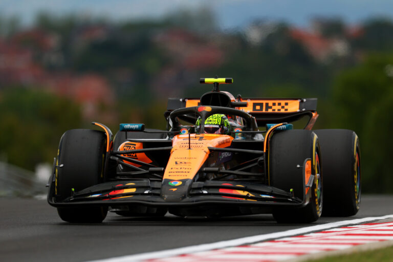 Norris lidera en Hungra Verstappen sufre en P14