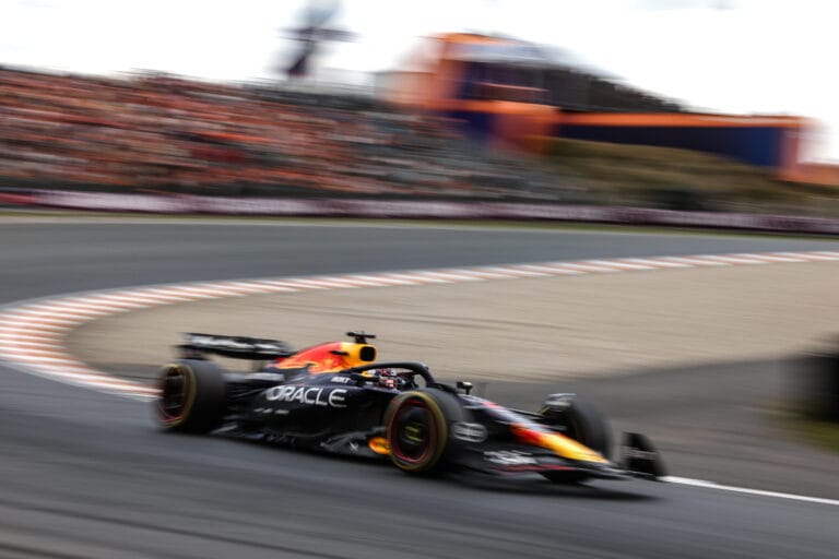 Verstappen se sale en Zandvoort tras error en prctica