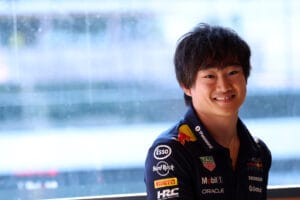 Yuki Tsunoda evita comparaciones con Verstappen en Hungra
