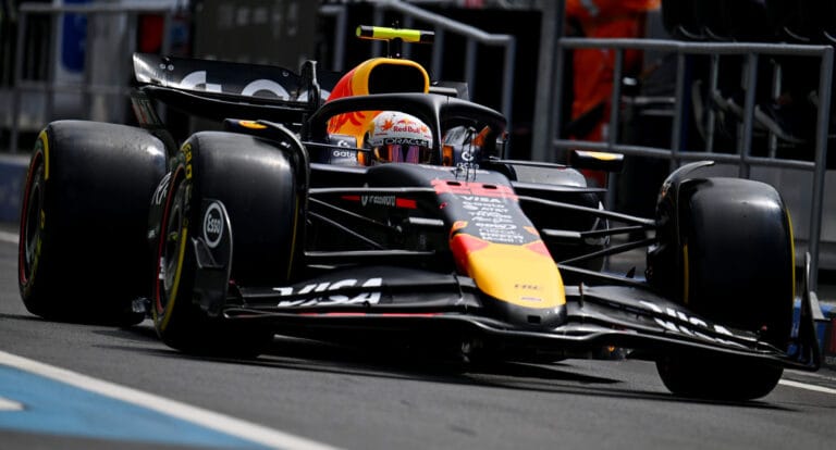 Yuki Tsunoda parte desde el pit lane en Hungra