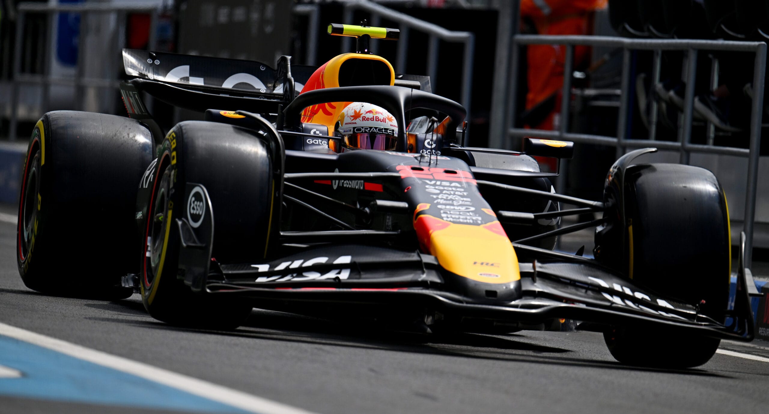 Yuki Tsunoda parte desde el pit lane en Hungra