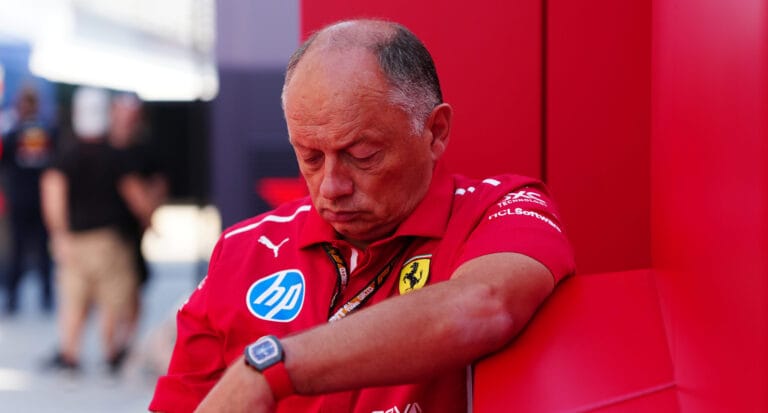 Hamilton y Leclerc luchan en Monza Ferrari en crisis