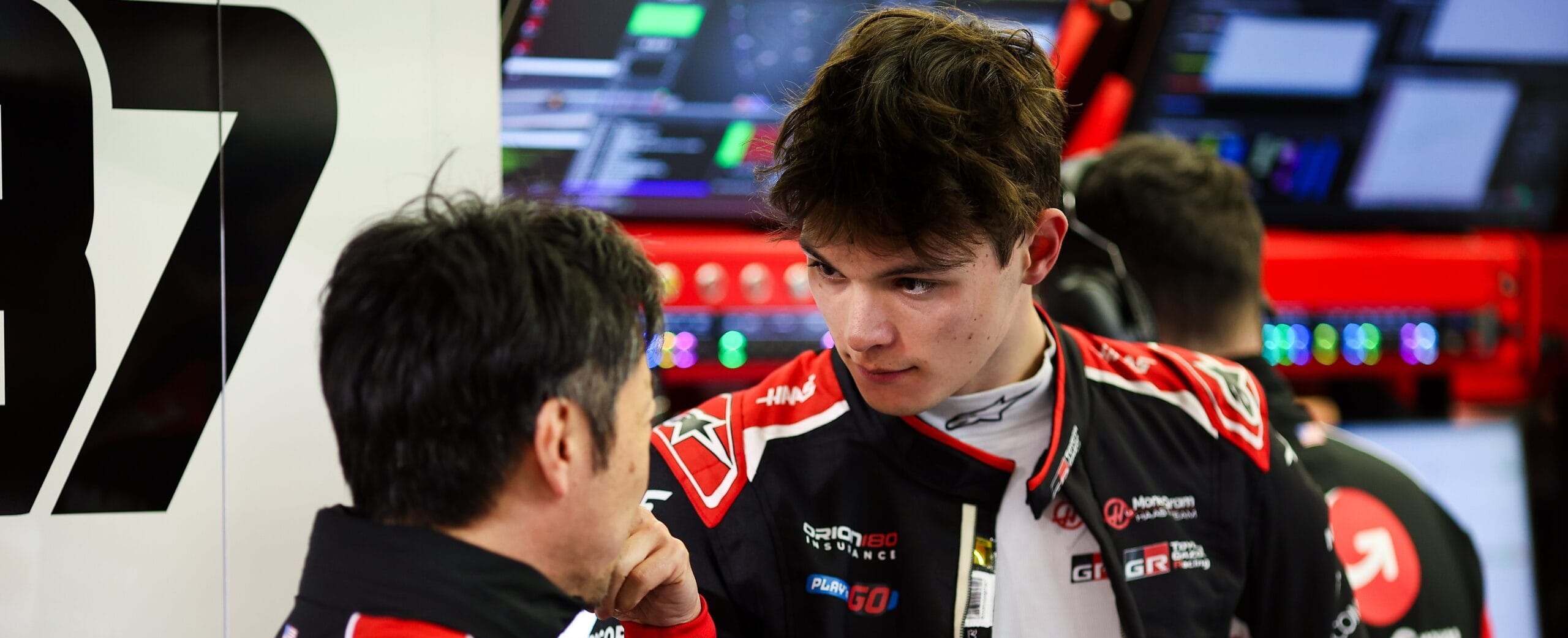Komatsu exige a Bearman brillar en Haas esta temporada