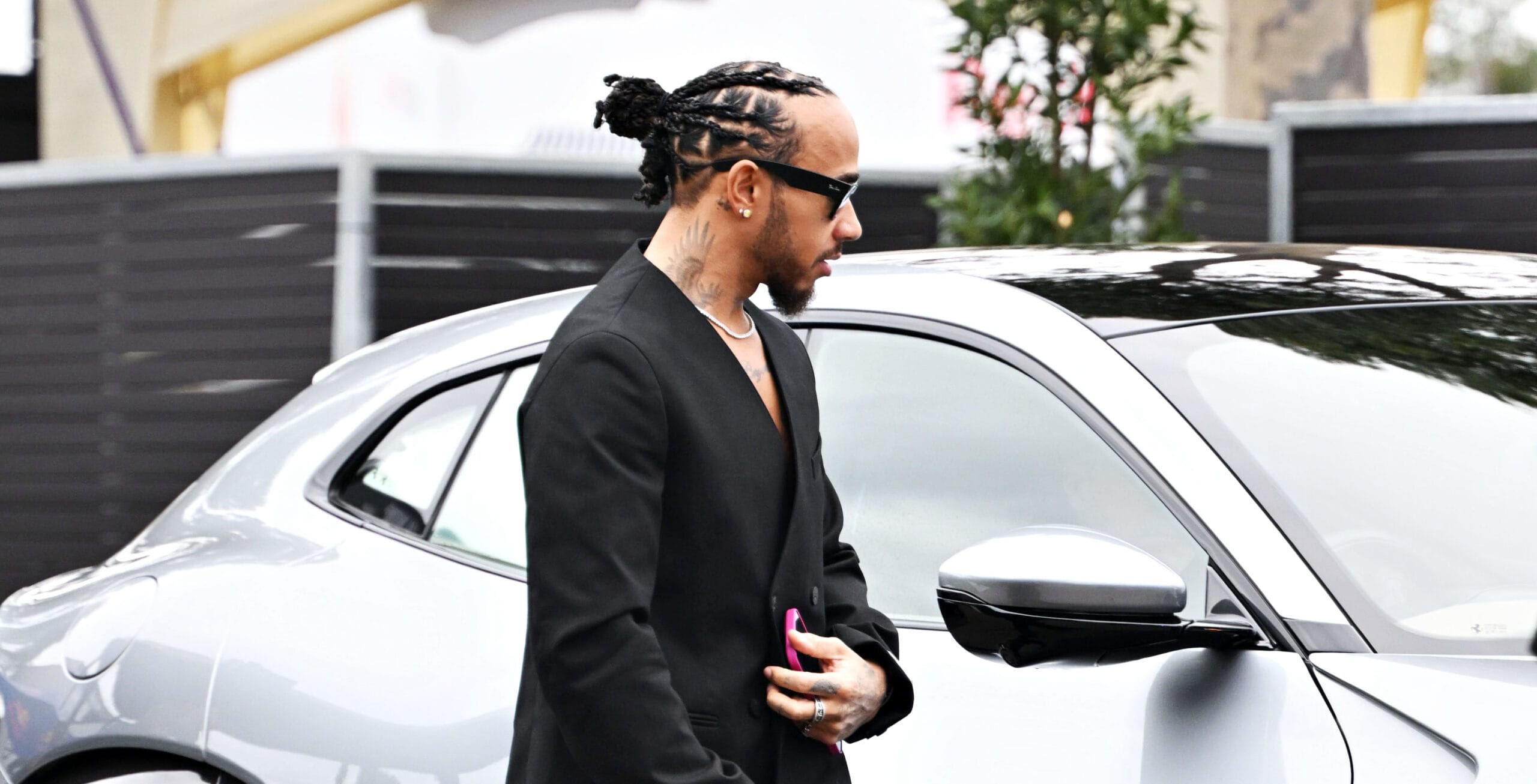 Lewis Hamilton vende su coleccin de coches en Bak