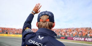 Max Verstappen subasta guantes en Zandvoort por caridad