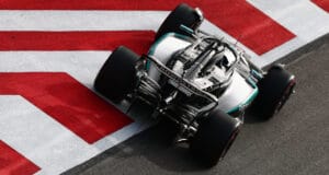 Russell brilla en Bak Mercedes sube al segundo lugar