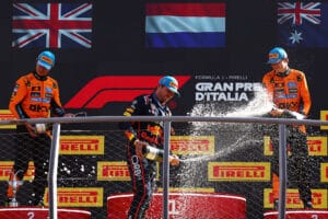 Verstappen triunfa en Italia McLaren brilla en el podio