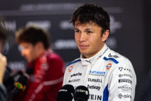 Alexander Albon podra regresar a Red Bull con Verstappen