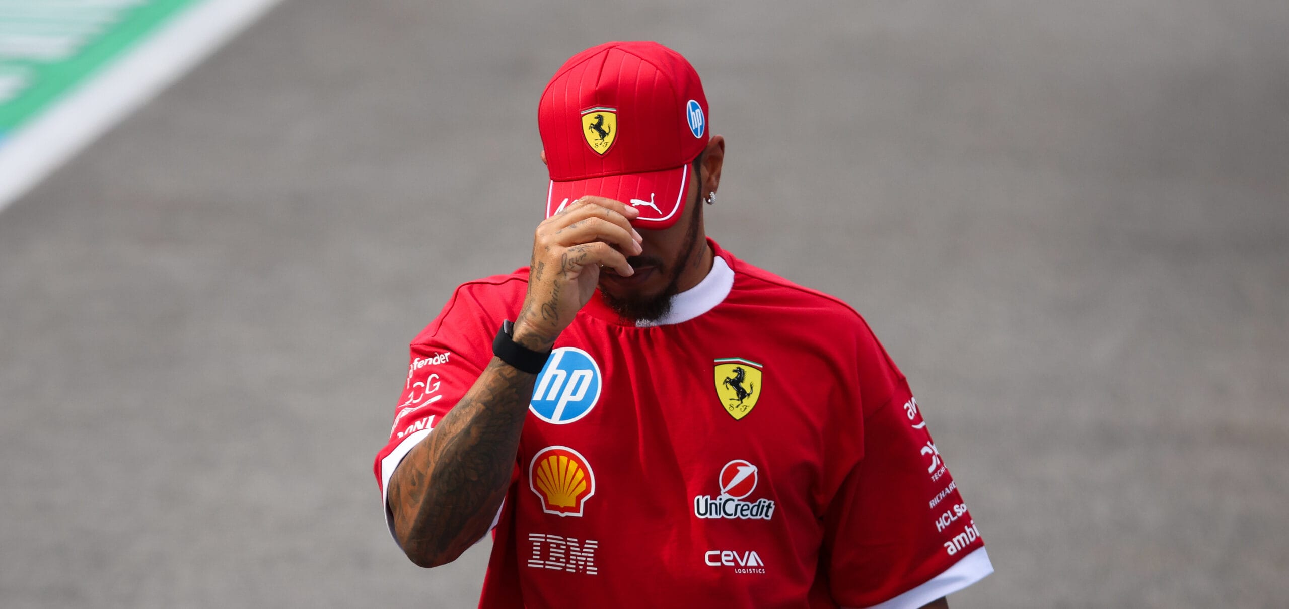 Hamilton analiza su difcil GP de Singapur con Ferrari