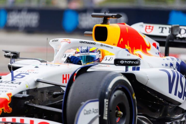 Isack Hadjar brilla en Singapur superando a Verstappen