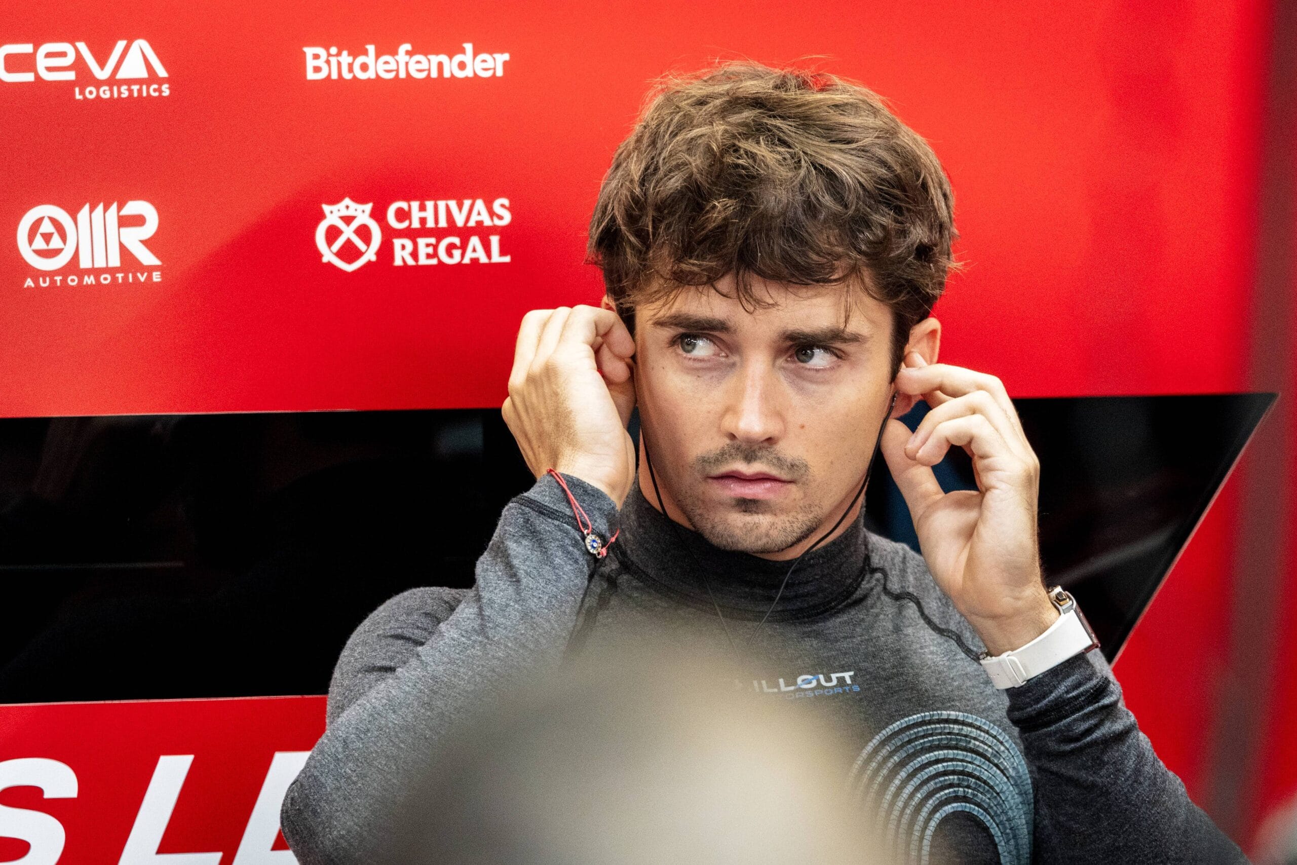 Leclerc critica a Ferrari tras el GP de Singapur