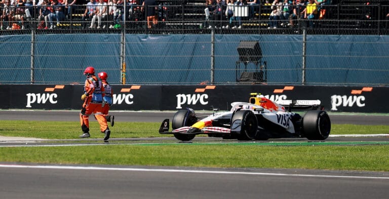 Liam Lawson evita peligro en el GP de Mxico FIA investiga